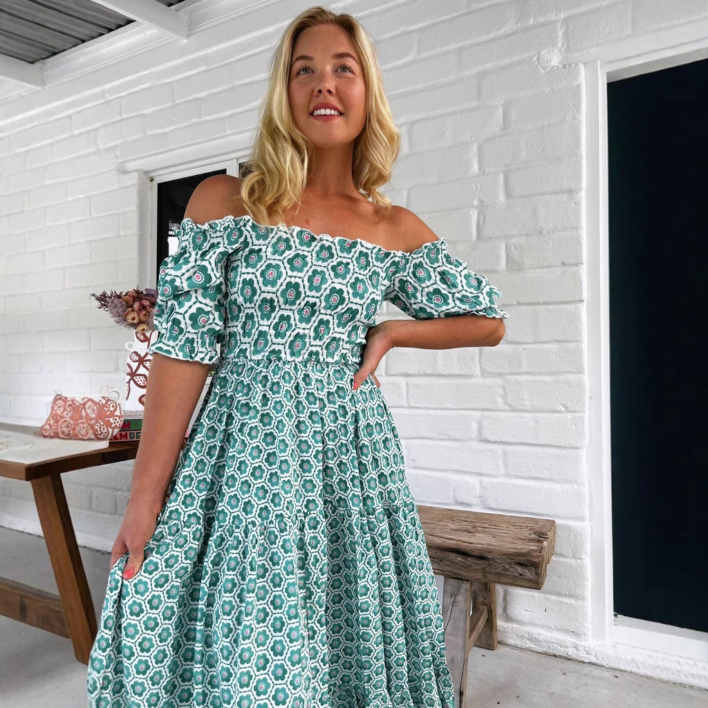 Kvinnors maxiklänning med charmiga volangdetaljer-Eva Jonsson
