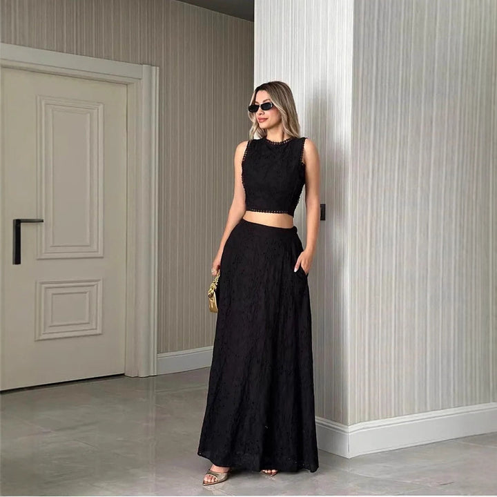 Kvinnors maxiklänning med delikat hål broderimönster och trendig crop top Mirla-Eva Jonsson