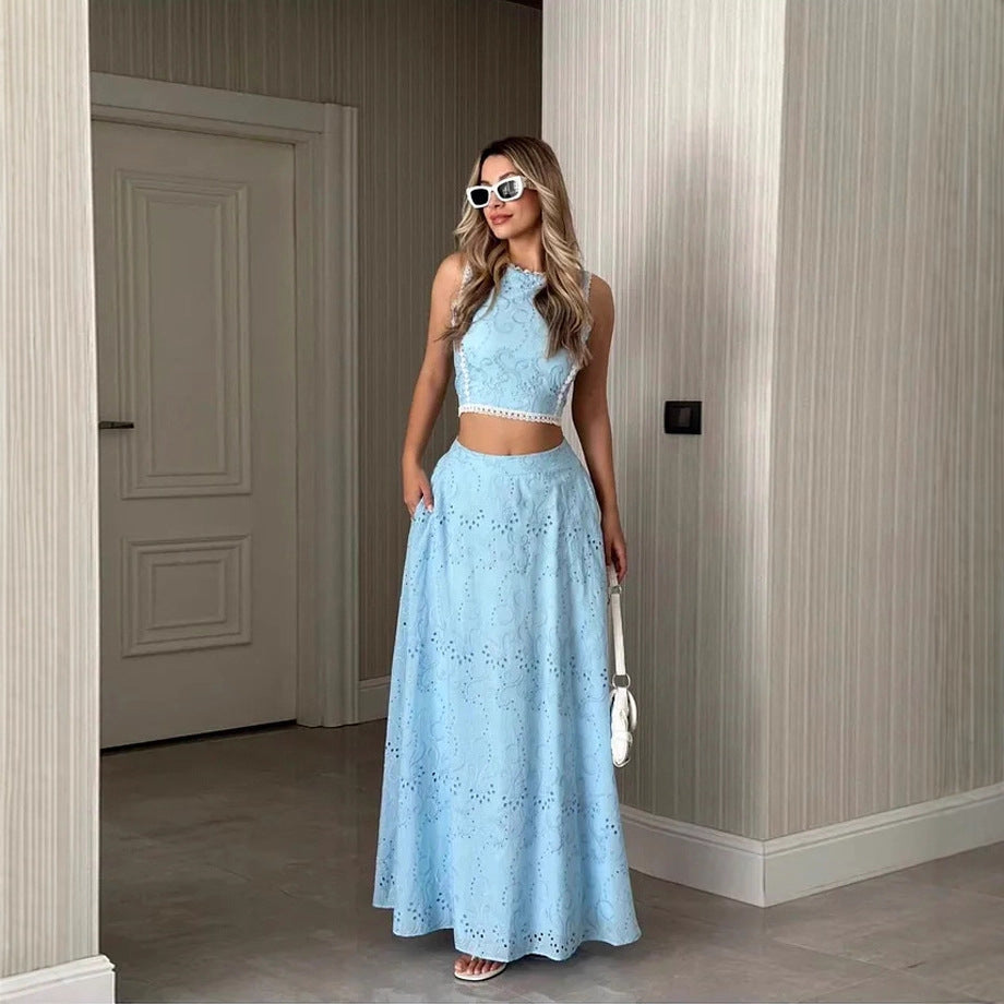 Kvinnors maxiklänning med delikat hål broderimönster och trendig crop top Mirla-Eva Jonsson