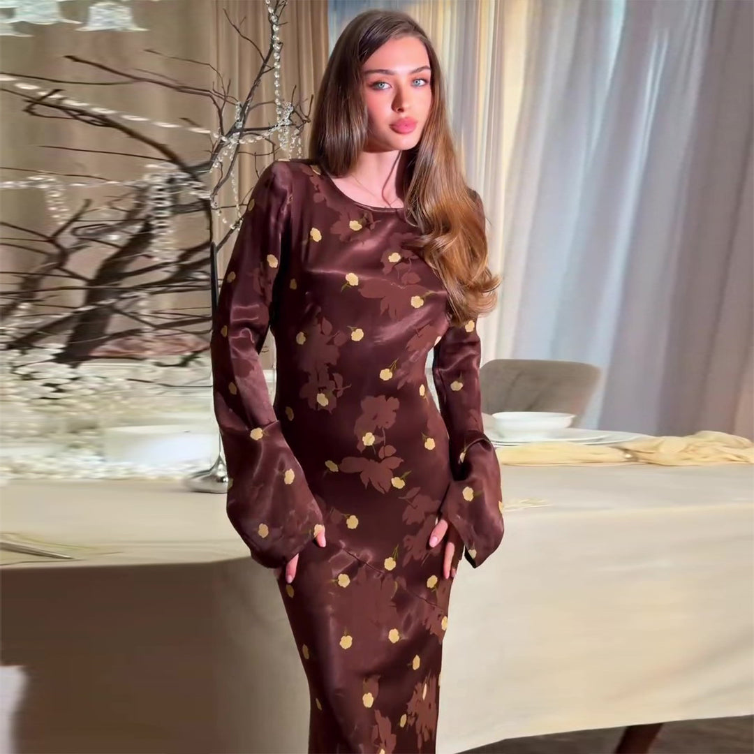 Kvinnors maxiklänning med elegant blommönster och voluminösa ärmar-Eva Jonsson
