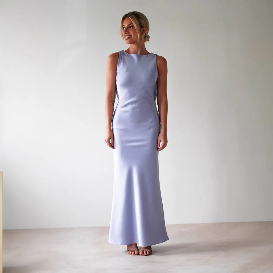 Kvinnors maxiklänning med elegant cut och flödande tyg-Eva Jonsson