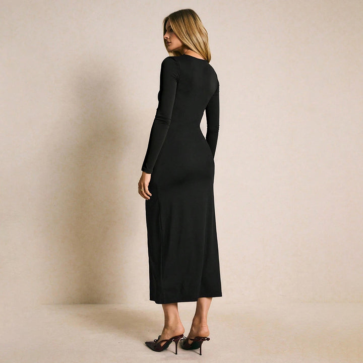 Kvinnors maxiklänning med elegant drapering och hög slits Mirla-Eva Jonsson