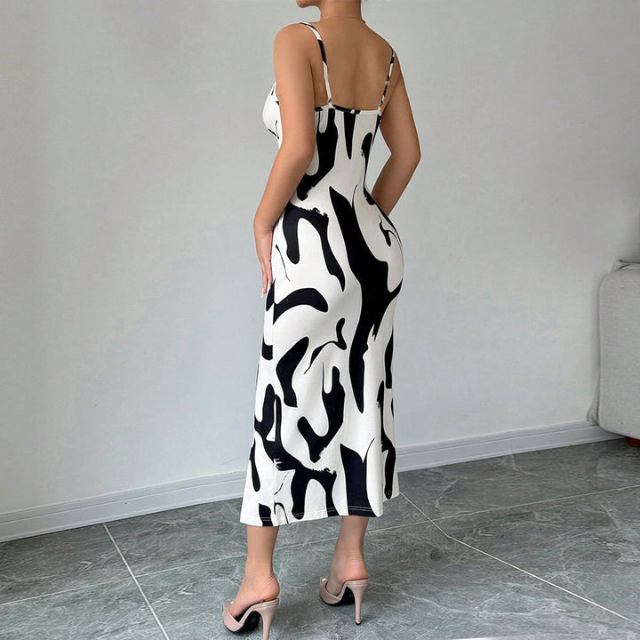 Kvinnors maxiklänning med elegant draperingdesign och sidoslits Mirla-Eva Jonsson