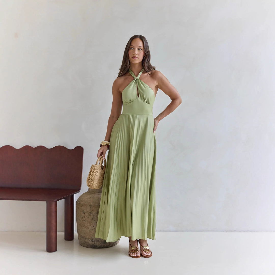 Kvinnors maxiklänning med elegant halterneck-design och plisserad kjol-Eva Jonsson