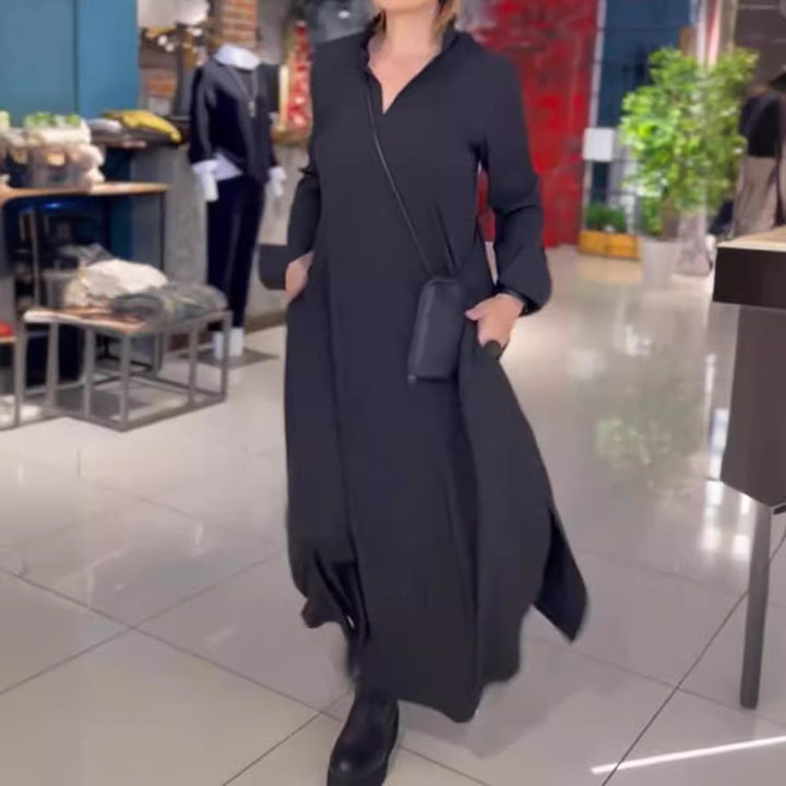 Kvinnors maxiklänning med elegant krage och praktisk fickdesign Mirla-Eva Jonsson