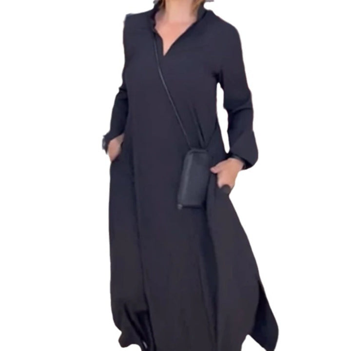 Kvinnors maxiklänning med elegant krage och praktisk fickdesign Mirla-Eva Jonsson