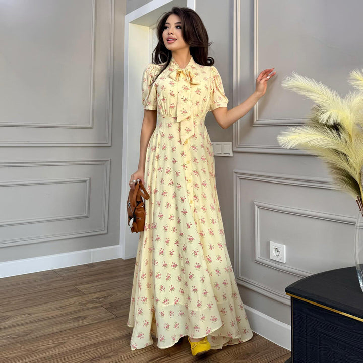 Kvinnors maxiklänning med elegant rosett och romantiskt blommönster Mirla-Eva Jonsson