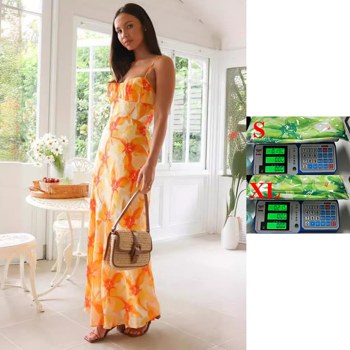 Kvinnors maxiklänning med elegant samlingsdesign och stödjande spaghettiaxlar-Eva Jonsson