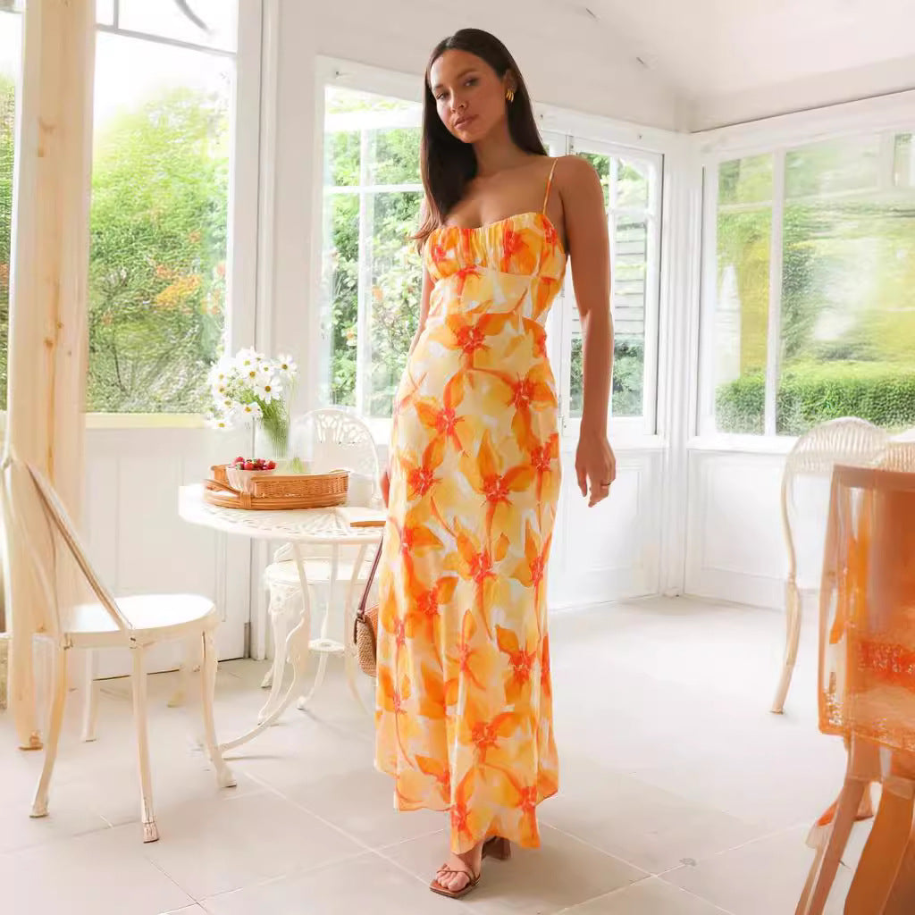 Kvinnors maxiklänning med elegant samlingsdesign och stödjande spaghettiaxlar-Eva Jonsson