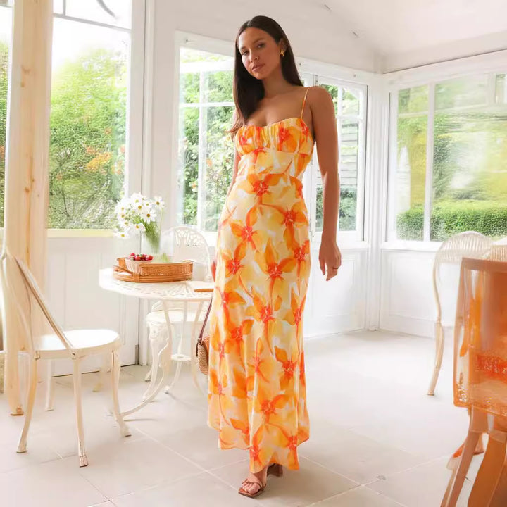 Kvinnors maxiklänning med elegant samlingsdesign och stödjande spaghettiaxlar-Eva Jonsson