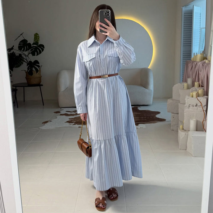 Kvinnors maxiklänning med elegant skjorta blus stil och sofistikerad midjeaccentuering Mirla-Eva Jonsson