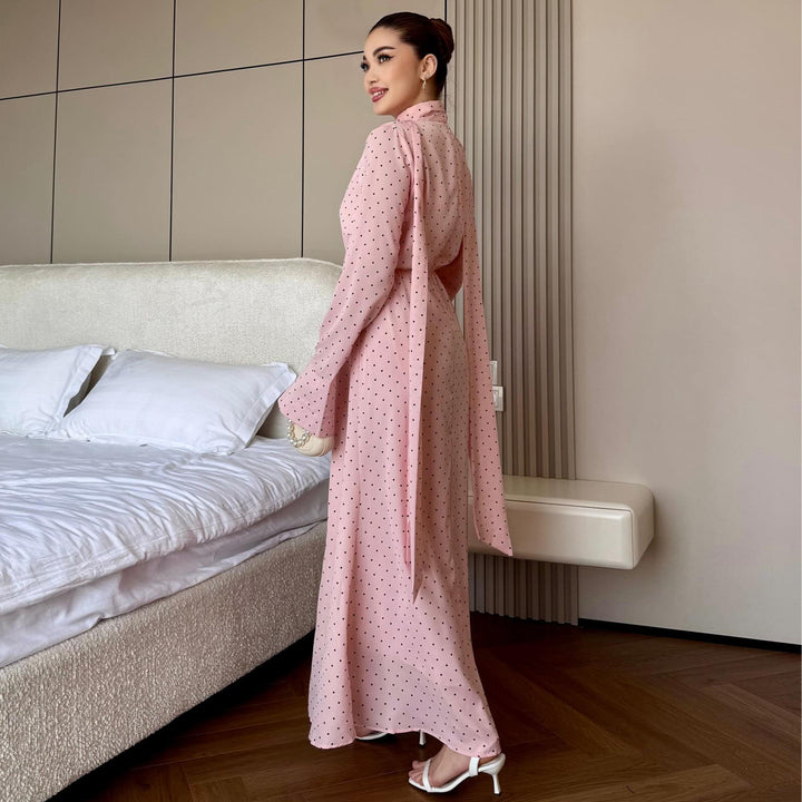Kvinnors maxiklänning med eleganta prickar och stilig slits Mirla-Eva Jonsson
