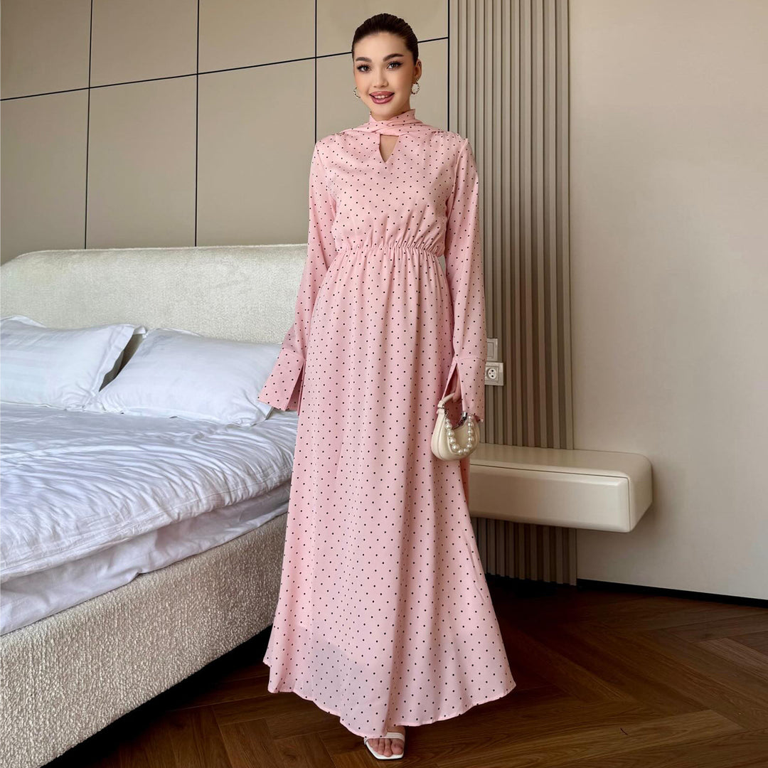 Kvinnors maxiklänning med eleganta prickar och stilig slits Mirla-Eva Jonsson