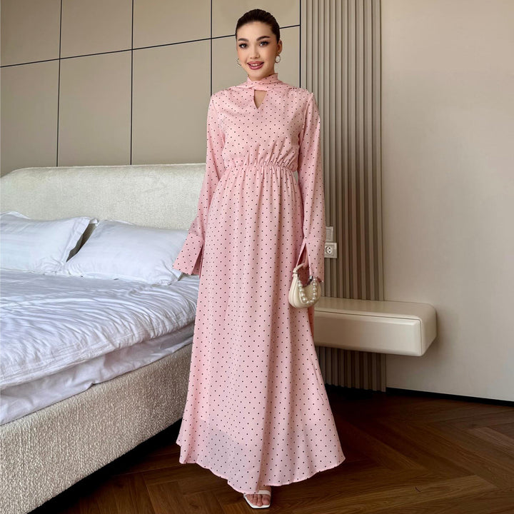 Kvinnors maxiklänning med eleganta prickar och stilig slits Mirla-Eva Jonsson