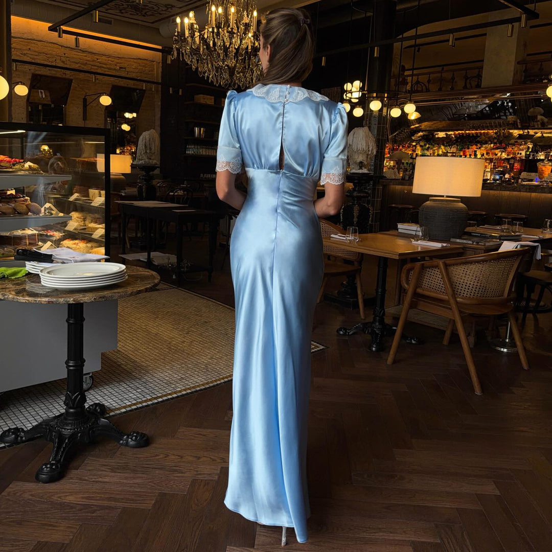 Kvinnors maxiklänning med eleganta spetsdetaljer och V-ringning-Eva Jonsson