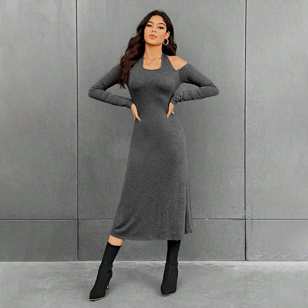 Kvinnors maxiklänning med en chic klippning och eleganta utskärningsdetaljer Mirla-Eva Jonsson