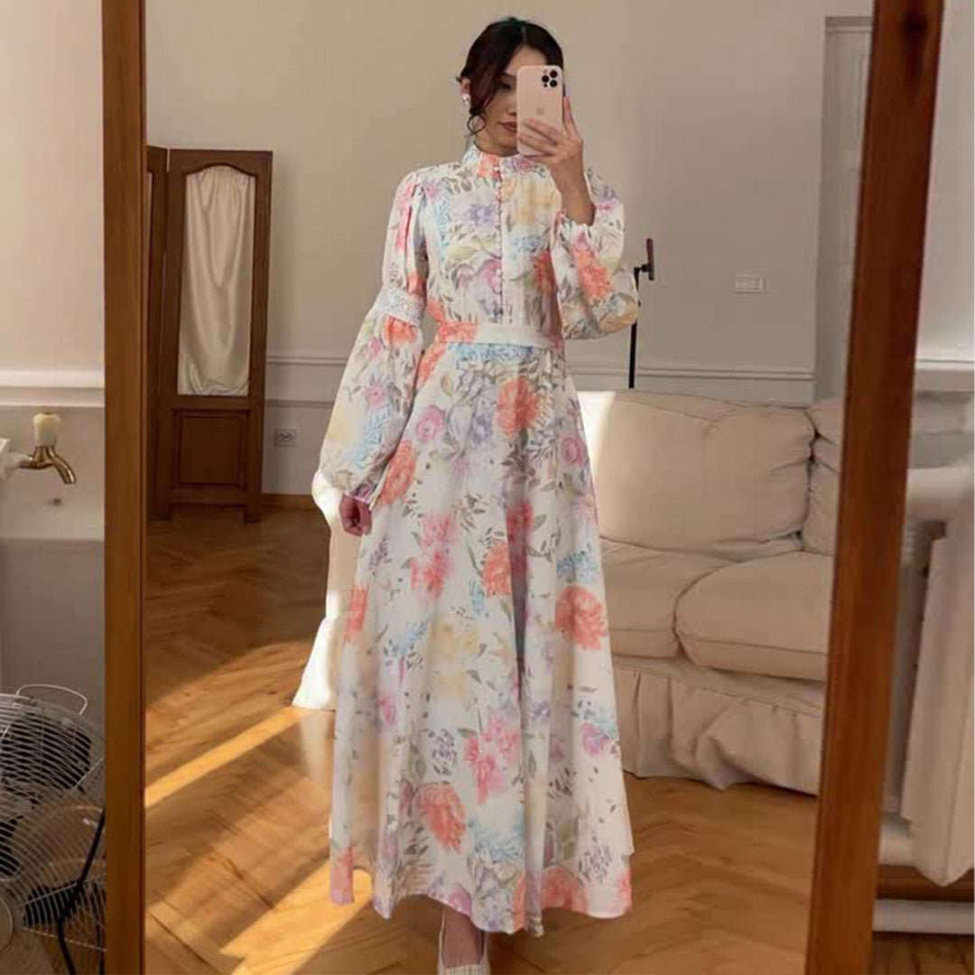 Kvinnors maxiklänning med fint blommönster och eleganta puffärmar Mirla-Eva Jonsson