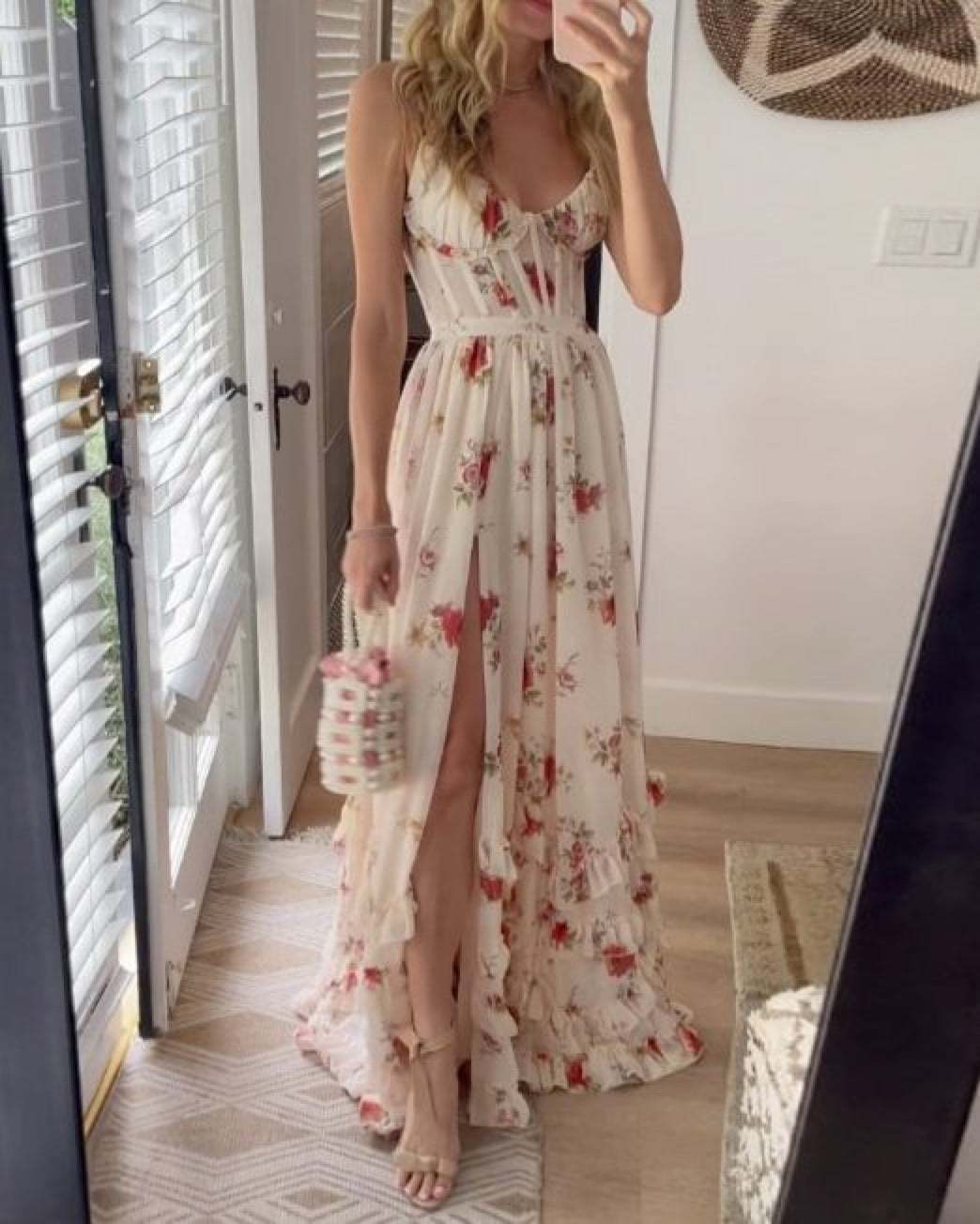 Kvinnors maxiklänning med floral spetsöverdel och hög slits Mirla-Eva Jonsson