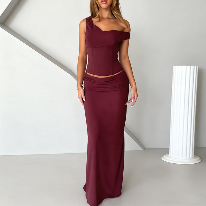 Kvinnors maxiklänning med off-shoulder design och elegant volangdetalj Mirla-Eva Jonsson