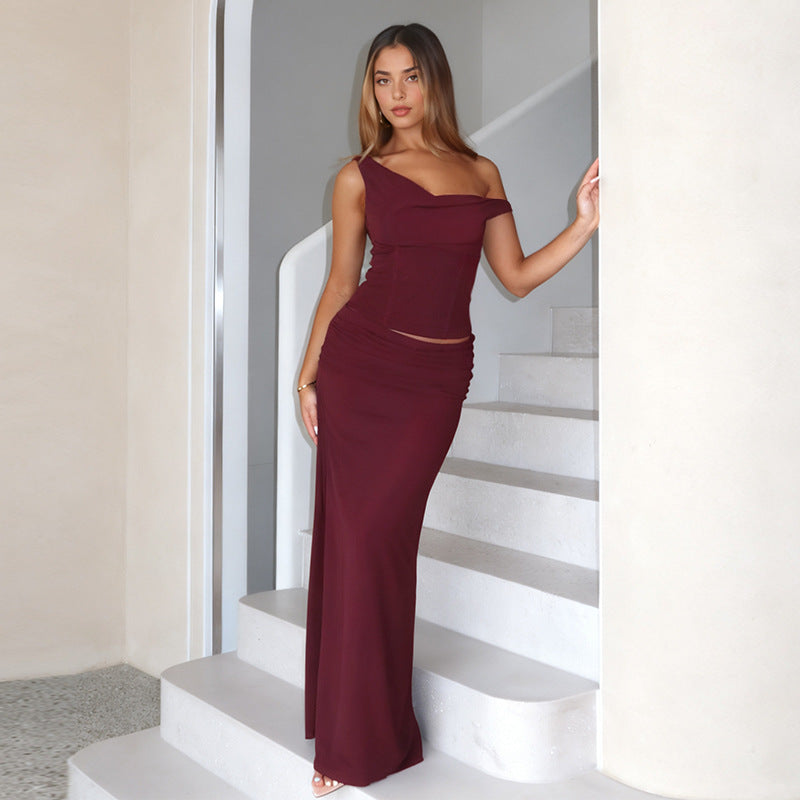 Kvinnors maxiklänning med off-shoulder design och elegant volangdetalj Mirla-Eva Jonsson