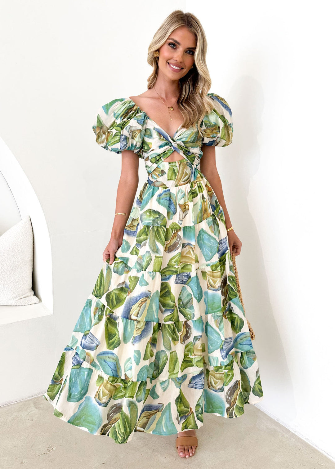 Kvinnors maxiklänning med voluminösa puffärmar och blommönster-Eva Jonsson