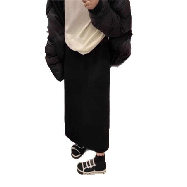 Kvinnors midi kjol gjord av den finaste stickningen med en elegant silhuett Mirla-Eva Jonsson