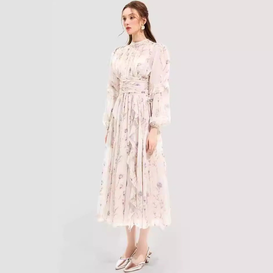 Kvinnors midikjolklänning med blommönster och elegant volangslut Mirla-Eva Jonsson