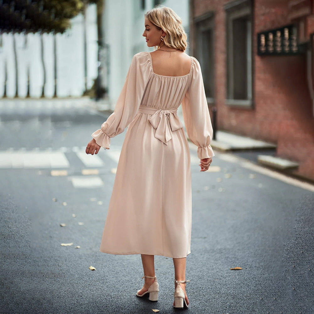 Kvinnors midiklänning med elegant drapering och långa puffärmar Mirla-Eva Jonsson