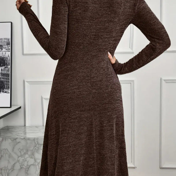 Kvinnors midiklänning med elegant veckdetalj och långa ärmar Mirla-Eva Jonsson