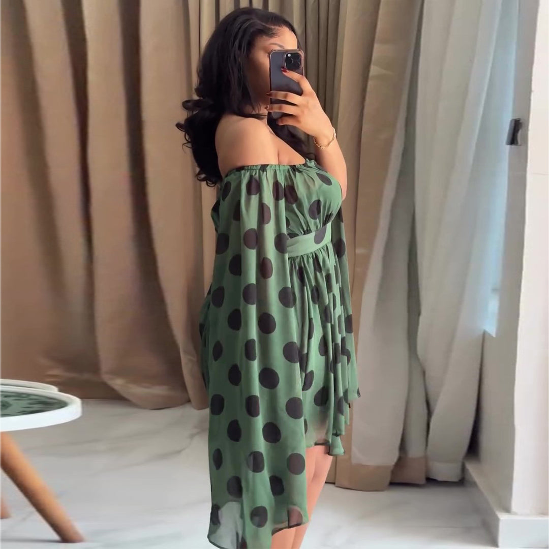 Kvinnors mini klänning med spännande off-shoulder design och vida ärmar Mirla-Eva Jonsson