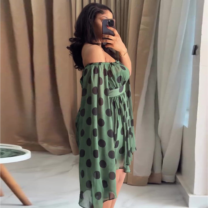 Kvinnors mini klänning med spännande off-shoulder design och vida ärmar Mirla-Eva Jonsson