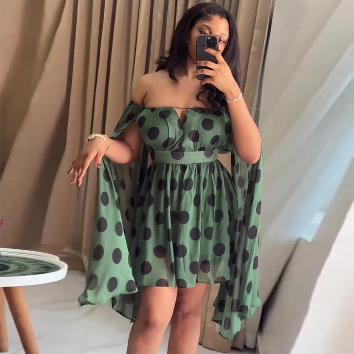 Kvinnors mini klänning med spännande off-shoulder design och vida ärmar Mirla-Eva Jonsson
