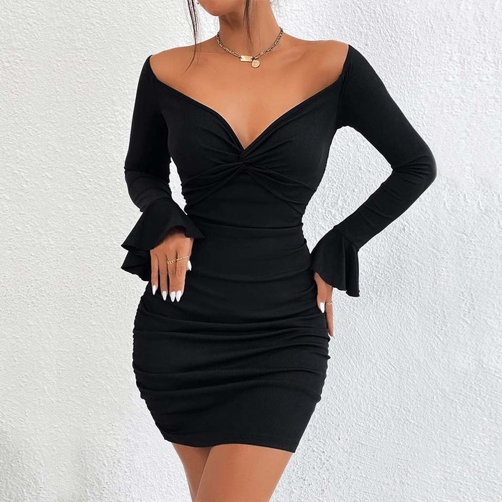 Kvinnors miniklänning med djup V-ringning och smal kjol Mirla-Eva Jonsson