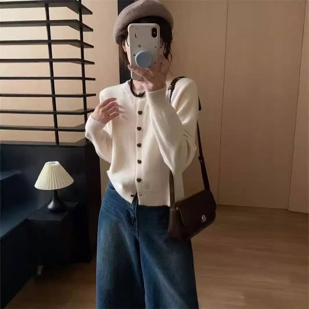 Kvinnors mjuka stickade cardigan med knappar och ribbad textur Mirla-Eva Jonsson