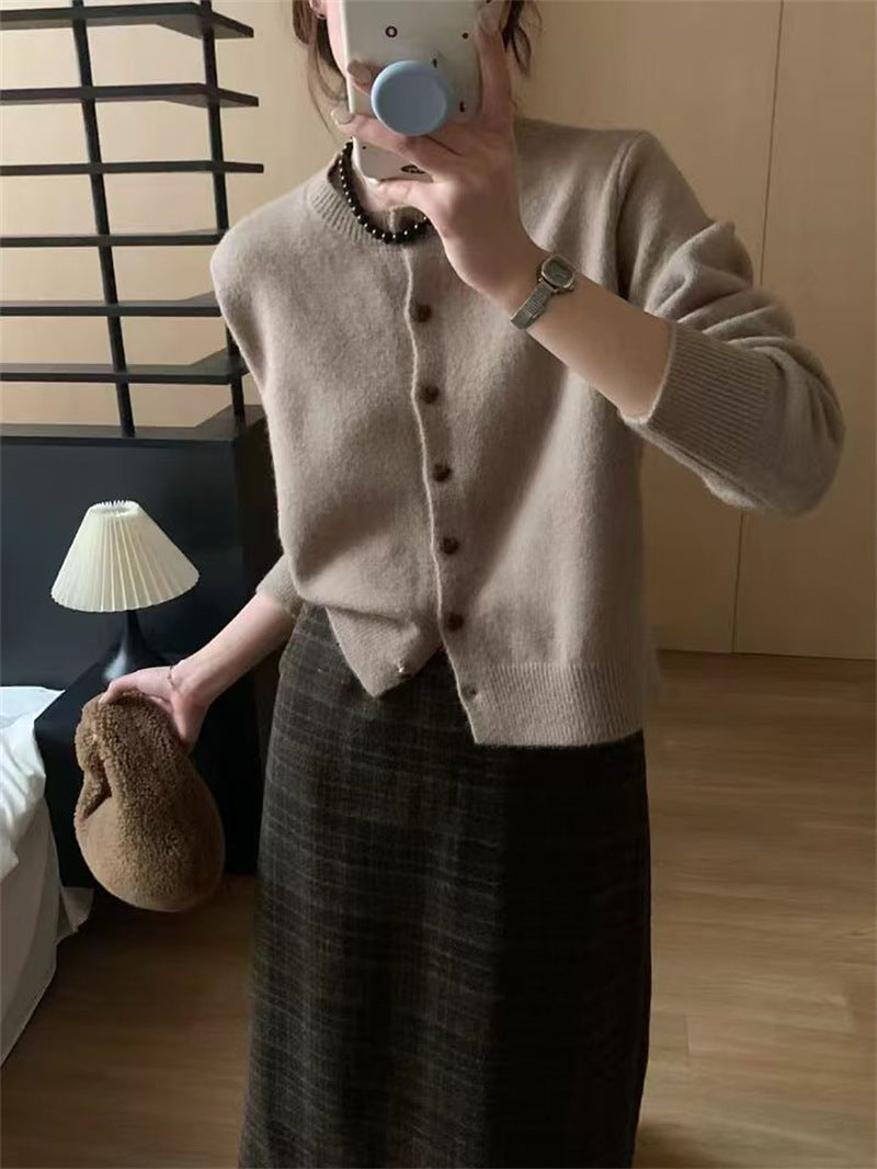 Kvinnors mjuka stickade cardigan med knappar och ribbad textur Mirla-Eva Jonsson