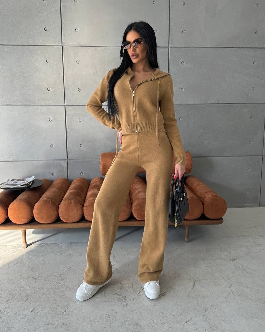 Kvinnors mjuka stickade jumpsuit med huva och hög krage Mirla-Eva Jonsson