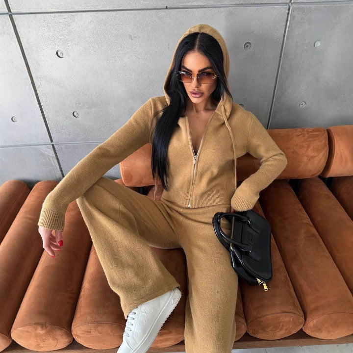 Kvinnors mjuka stickade jumpsuit med huva och hög krage Mirla-Eva Jonsson