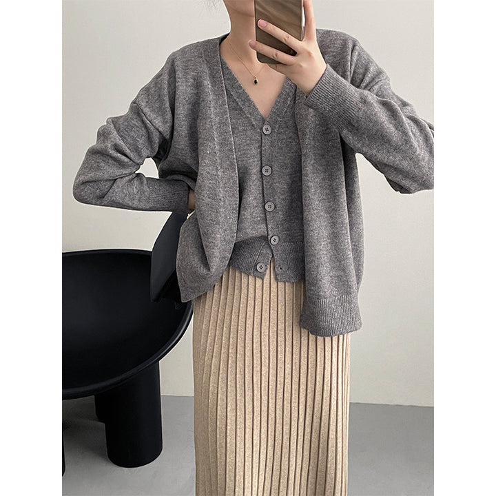 Kvinnors mode cardigan med V-hals och knäppning Mirla-Eva Jonsson