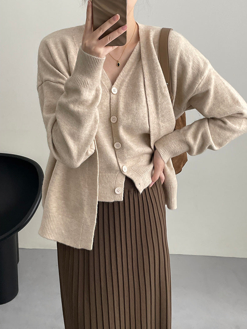 Kvinnors mode cardigan med V-hals och knäppning Mirla-Eva Jonsson