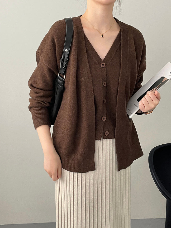 Kvinnors mode cardigan med V-hals och knäppning Mirla-Eva Jonsson
