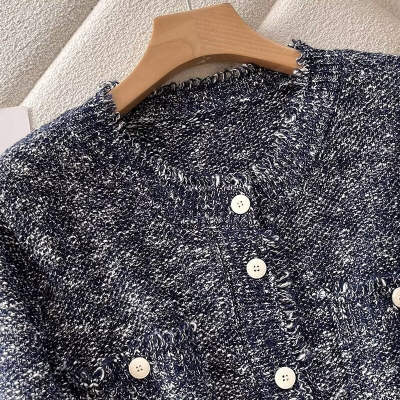 Kvinnors mode cardigan med knapplist och praktiska fickor Mirla-Eva Jonsson