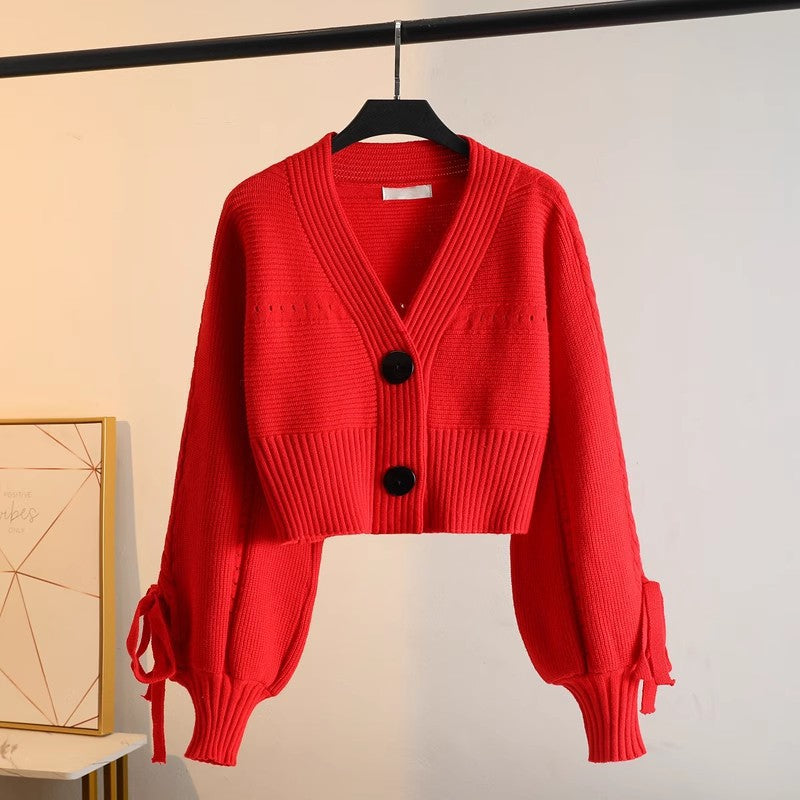 Kvinnors mode cardigan med voluminösa ärmar och knapplösningar Mirla-Eva Jonsson