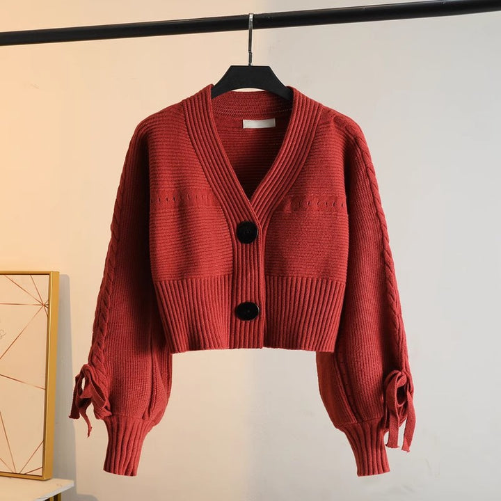 Kvinnors mode cardigan med voluminösa ärmar och knapplösningar Mirla-Eva Jonsson