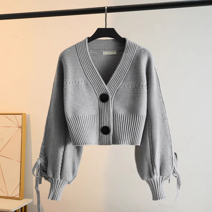 Kvinnors mode cardigan med voluminösa ärmar och knapplösningar Mirla-Eva Jonsson