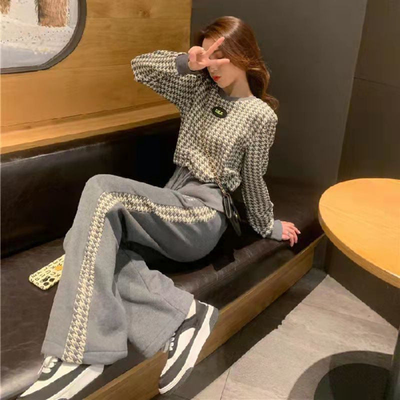 Kvinnors mode fritidsset med texturerad topp och vida byxor Mirla-Eva Jonsson