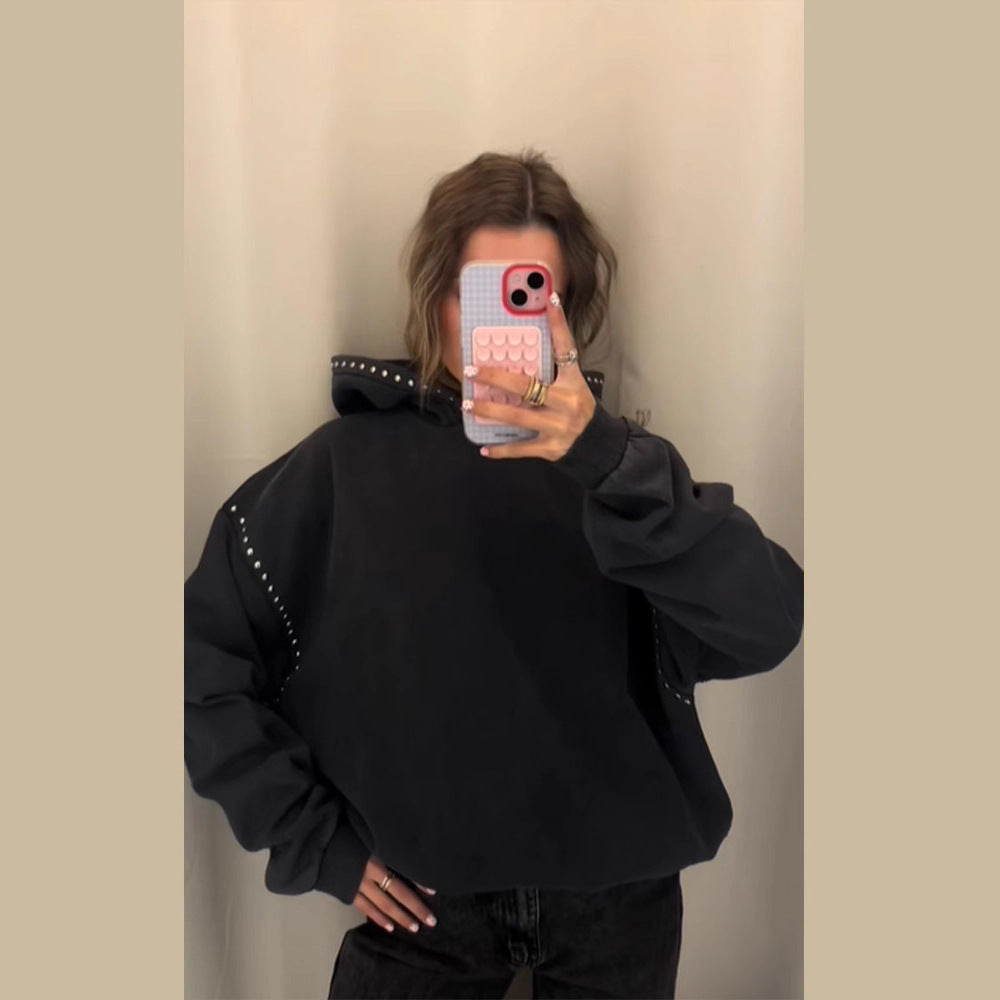 Kvinnors mode hooded sweatshirt med eleganta nitar dekorationer Mirla-Eva Jonsson