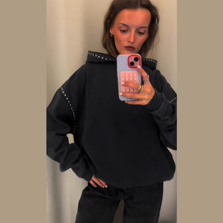 Kvinnors mode hooded sweatshirt med eleganta nitar dekorationer Mirla-Eva Jonsson