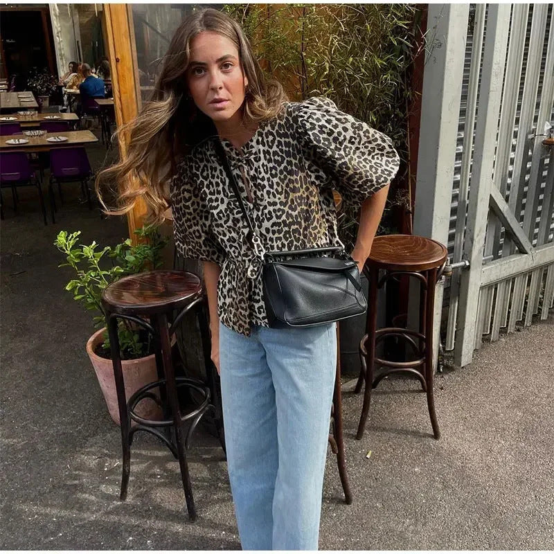 Kvinnors mode kort jacka med puffärmar Mirla-Eva Jonsson