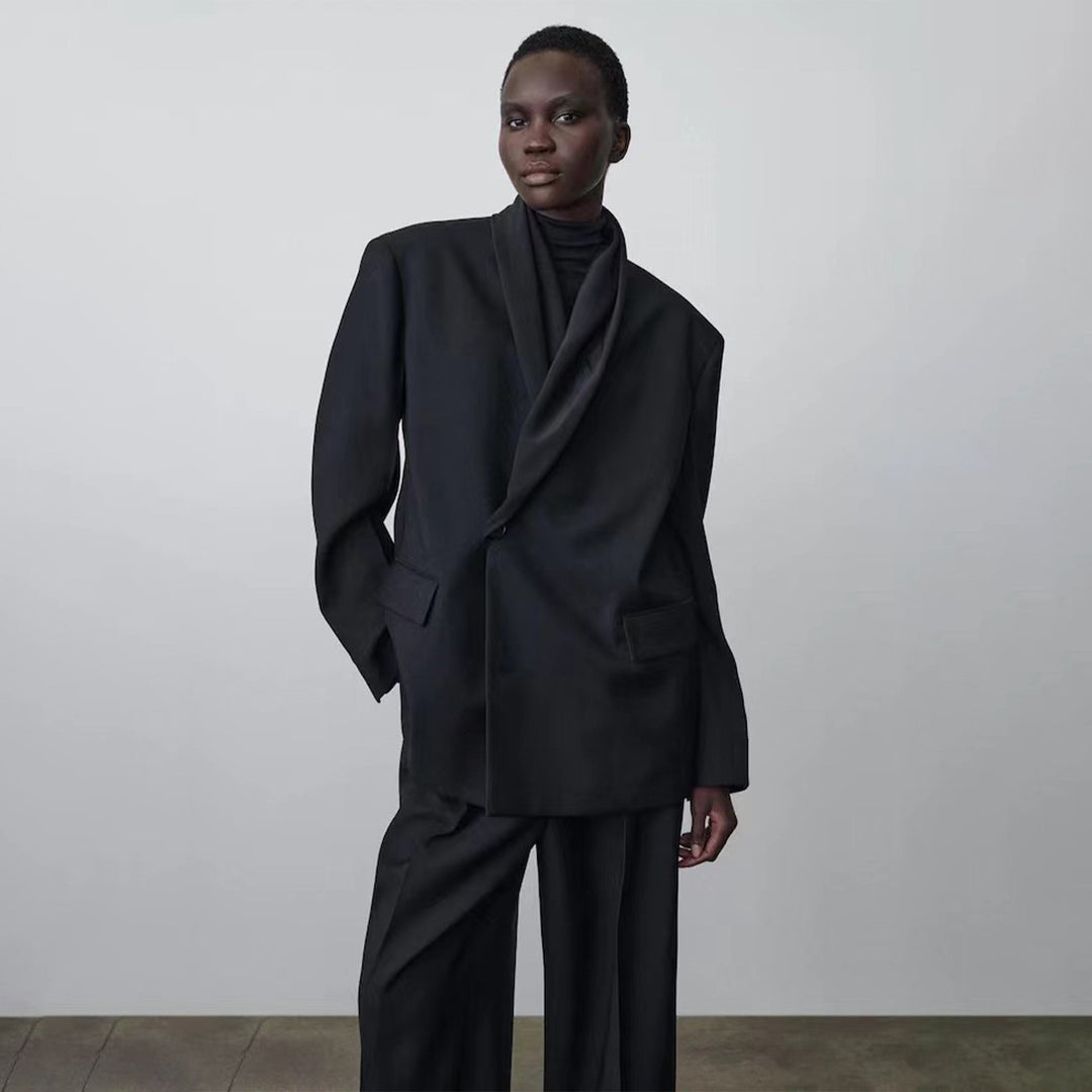 Kvinnors mode oversize blazer med draperad framsida Mirla-Eva Jonsson