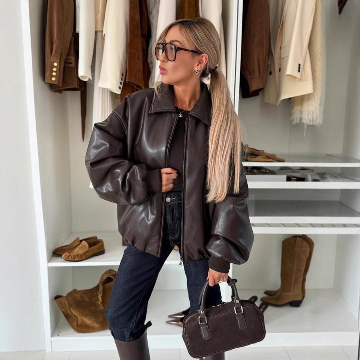 Kvinnors mode oversized läderjacka med djup krage och dragkedja Mirla-Eva Jonsson